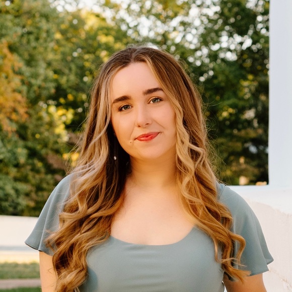 Meet your Posher, Kelsey - Picture 2 of 4